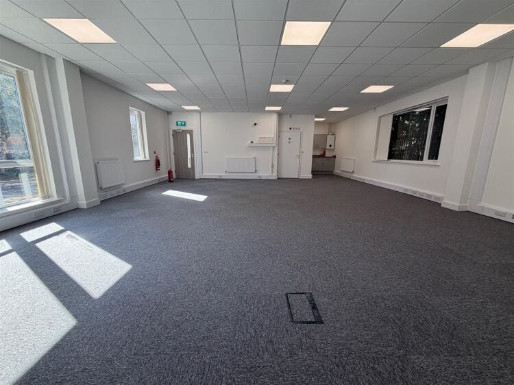 Modern Ground Floor Offices for Sale in Speedwell, Bristol with Two Parking Spaces Photo 3