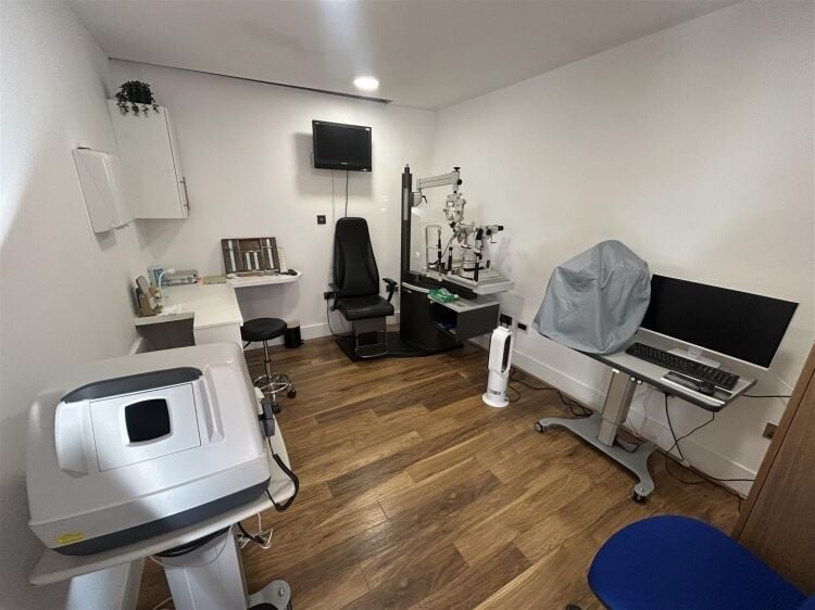 Ground floor retail unit in Bedminster, Bristol leased to an optician on a 10-year term Photo 3