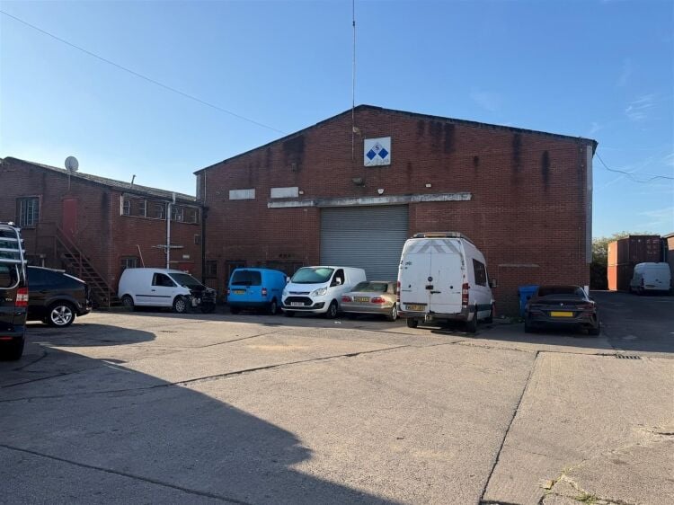 Industrial unit for sale in Bristol with offices and parking space available from November 2026 Photo 3