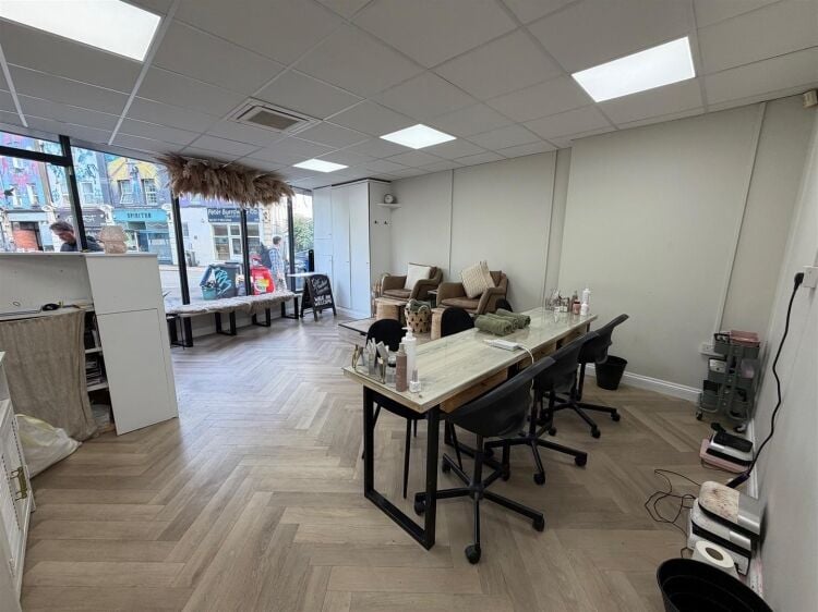 Prominent shop/salon for sale on North Street in Bedminster, Bristol, 870 ft² with treatment rooms. Photo 3