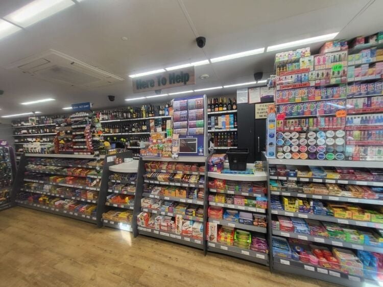 Refurbished convenience store for sale in Hornchurch East London with potential for expansion Photo 3