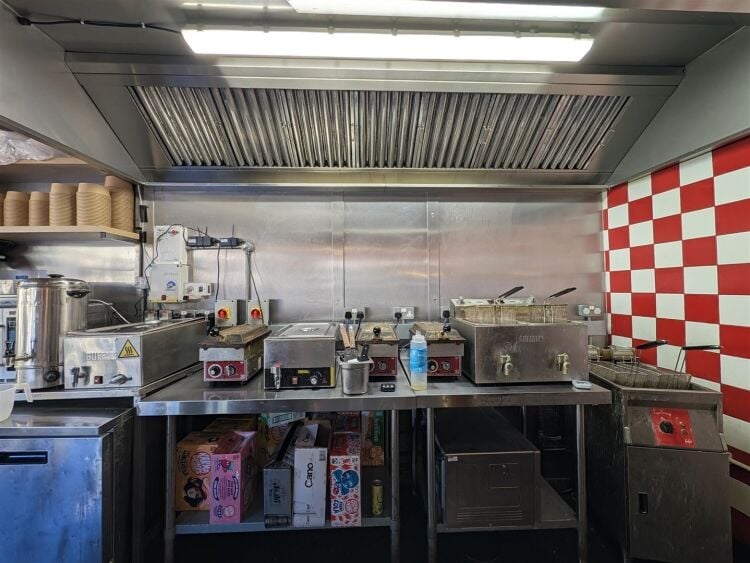 Fully fitted restaurant for sale in Clifton Triangle, Bristol with commercial extraction system. Photo 3