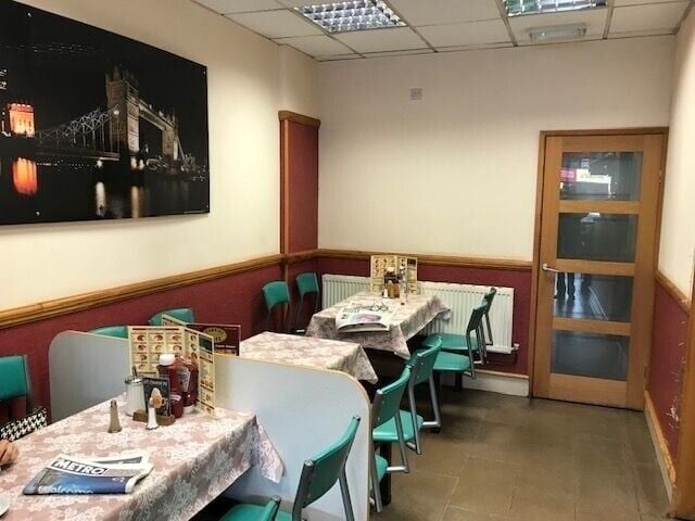 Prime Cafe Location in North Harrow London, Fully equipped, with High Residential Footfall Photo 3