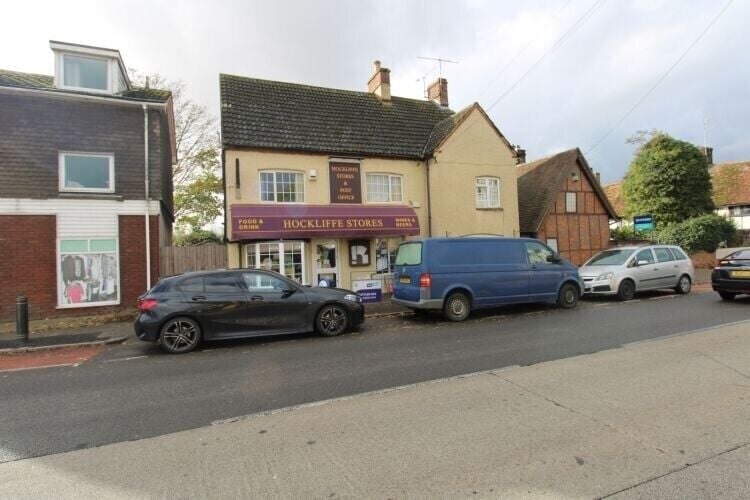 Prime Business Opportunity on Watling Street in Hockcliffe, Bedfordshire Photo 3