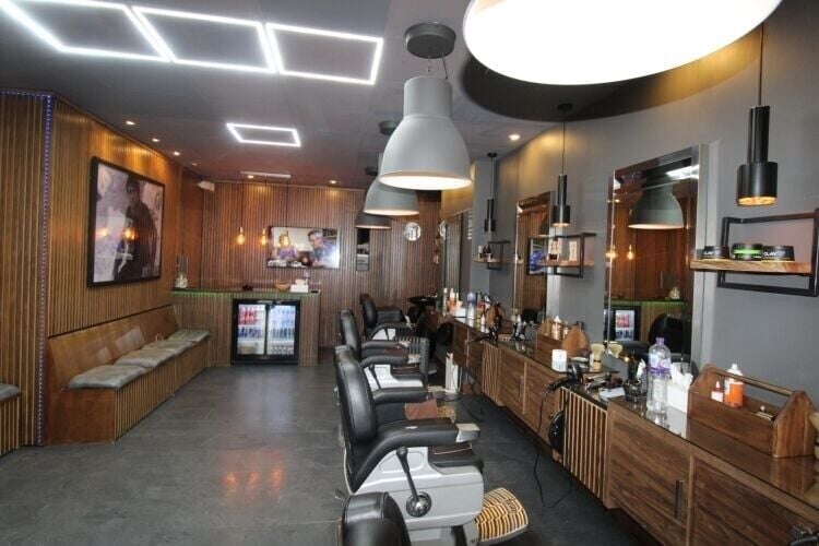 Prime Investment Opportunity with Three Tenanted Shops on Penge High Street, London Photo 3