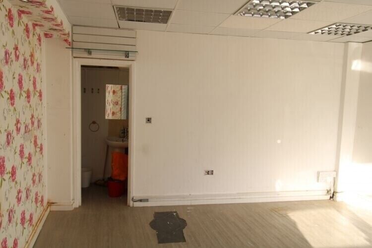 Prime Business Opportunity in Burnt Oak, Middlesex - Renovated Retail Space Available Photo 3