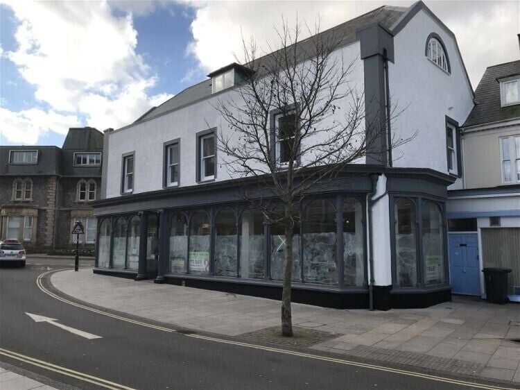 Rent a Charming Building in Exmouth's Heart, Ideal for Business Ventures Photo 3