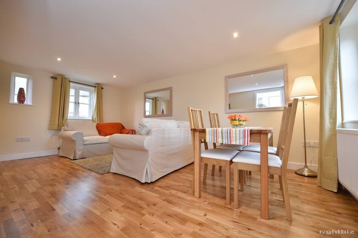 Group of Four High-Spec Investment Properties in Affluent Cirencester, Gloucestershire Photo 3