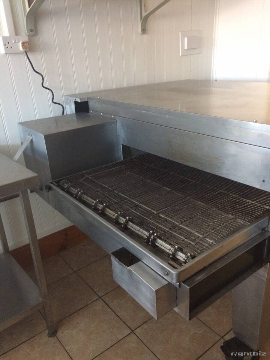 Prime Middlesbrough Commercial Property with Fully Equipped Takeaway Business for Sale Photo 3