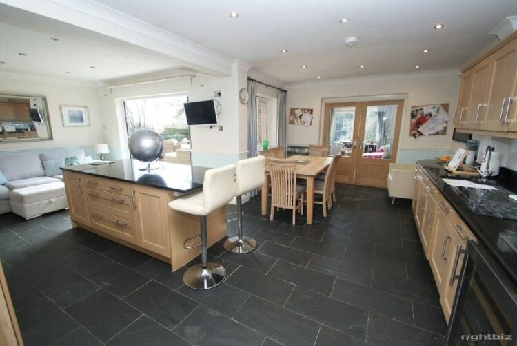 Spacious Family Home in Farnham with Approved Plans for Commercial Swimming Pool Photo 3