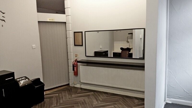 Established Barber Shop for Rent in Cradley Heath, Prime Location, High Turnover, Low Overheads Photo 3