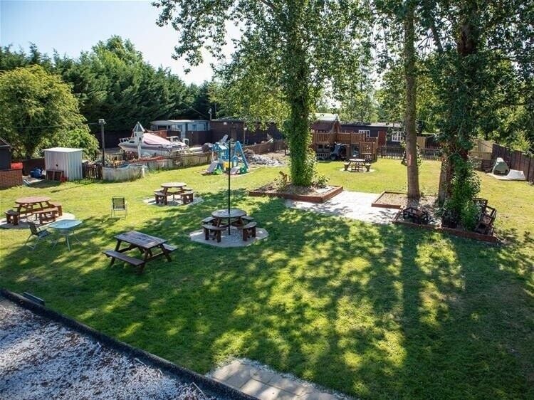 Public House Investment Opportunity in Hawkenbury Kent, Large Garden & Car Park Photo 3
