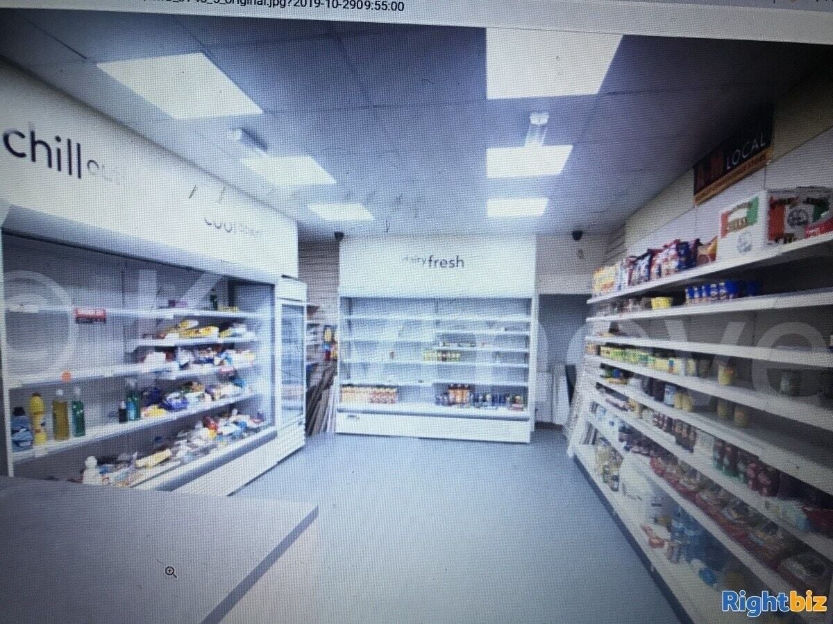 Leeds Property Alert: Freehold Shop Unit with Flat Above for Sale! Photo 3