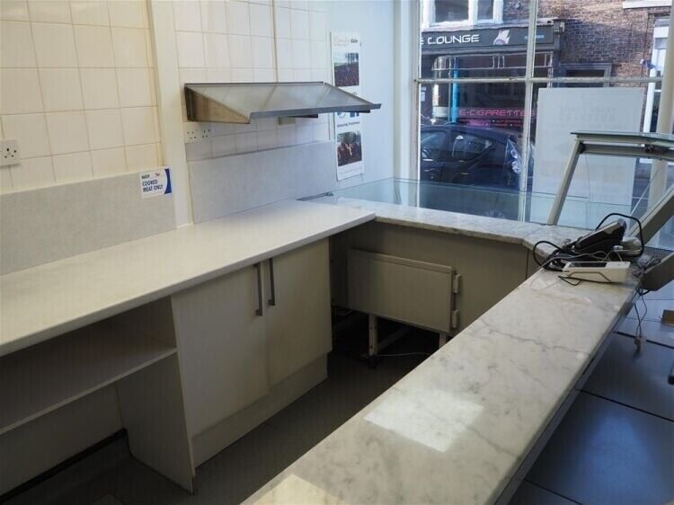 Prime High Street Retail Shop for Sale in Heart of Thirsk, North Yorkshire Photo 3