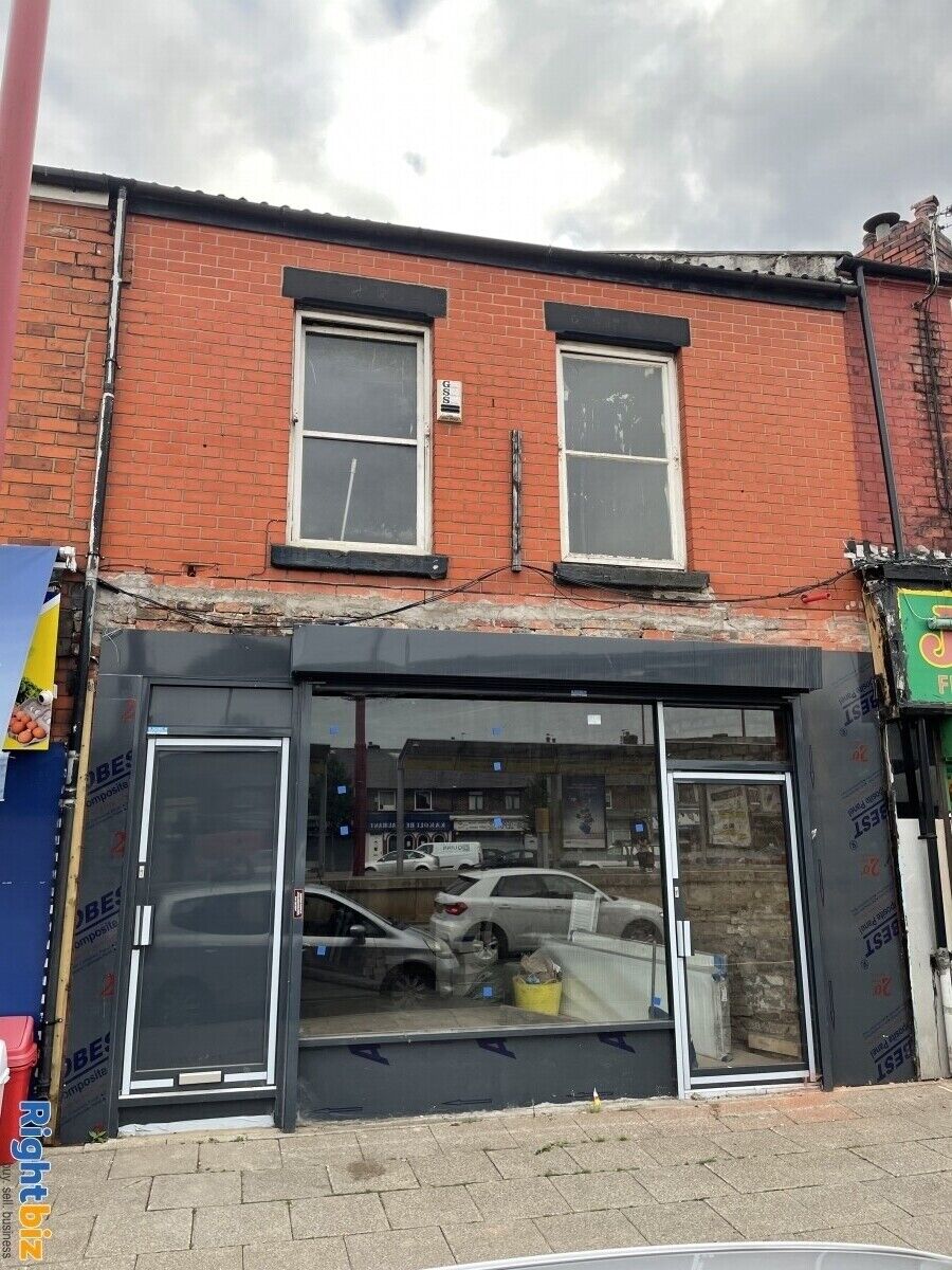 Prime Lock Up Shop for Lease in Busy Droylsden, Manchester - Tram Stop Adjacent Photo 3