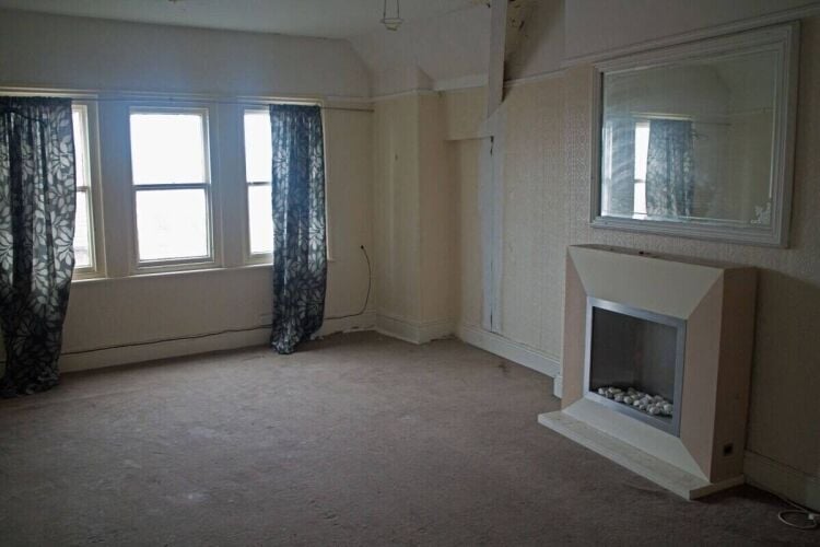 Victorian Public House Near Liverpool Docks in Merseyside Up for Sale Photo 3