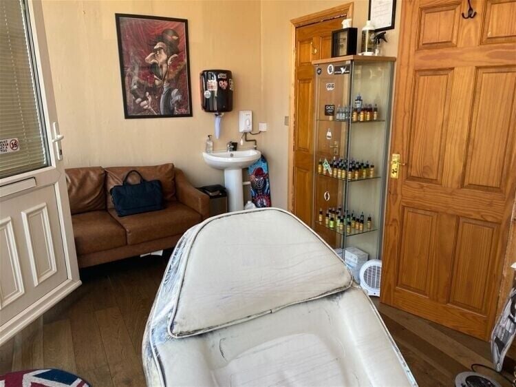 Prime Investment Property in Withernsea, Commercial and Residential Units Available Photo 3