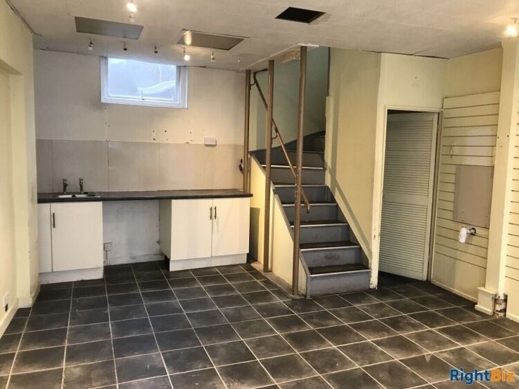 Prime Trading Position Freehold Shop in Kingsbridge Devon with Vacant Possession Photo 3