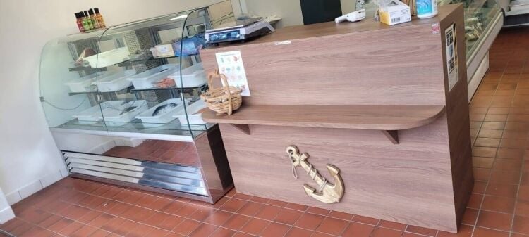 Prime Commercial Property in Waltham Abbey - Ideal for Catering Businesses Photo 3