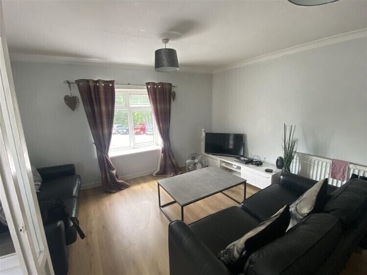 Prime Investment Opportunity Awaits in Ferrybridge with Substantial Freehold Property Photo 3