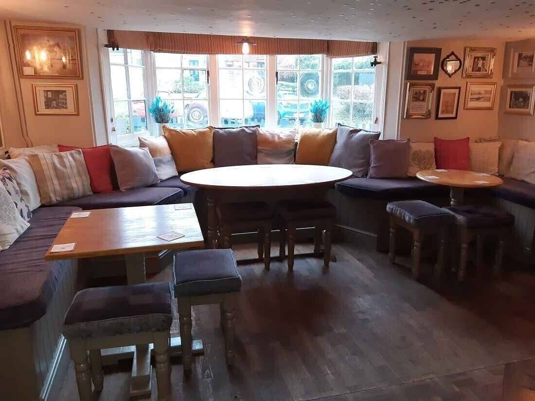 Freehold Freehouse with Accommodation in Charming Berkshire Village Photo 3