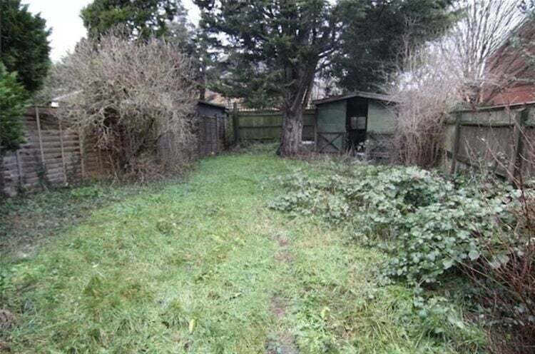 Berkshire Commercial Property with Conversion Potential in Prominent Market Town Photo 3