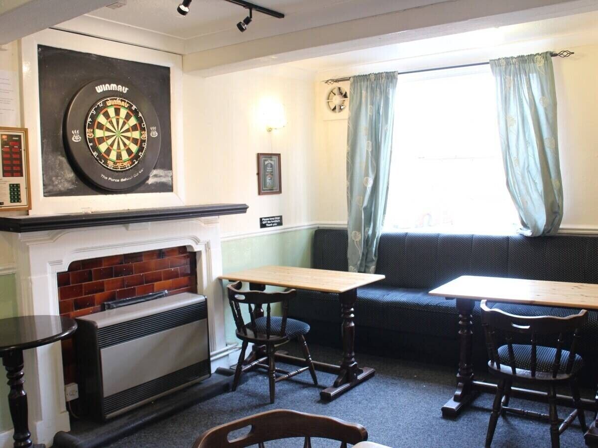 Five-Bedroom Pub in Nottinghamshire, Perfect for Transformation, Close to Newark Centre Photo 4