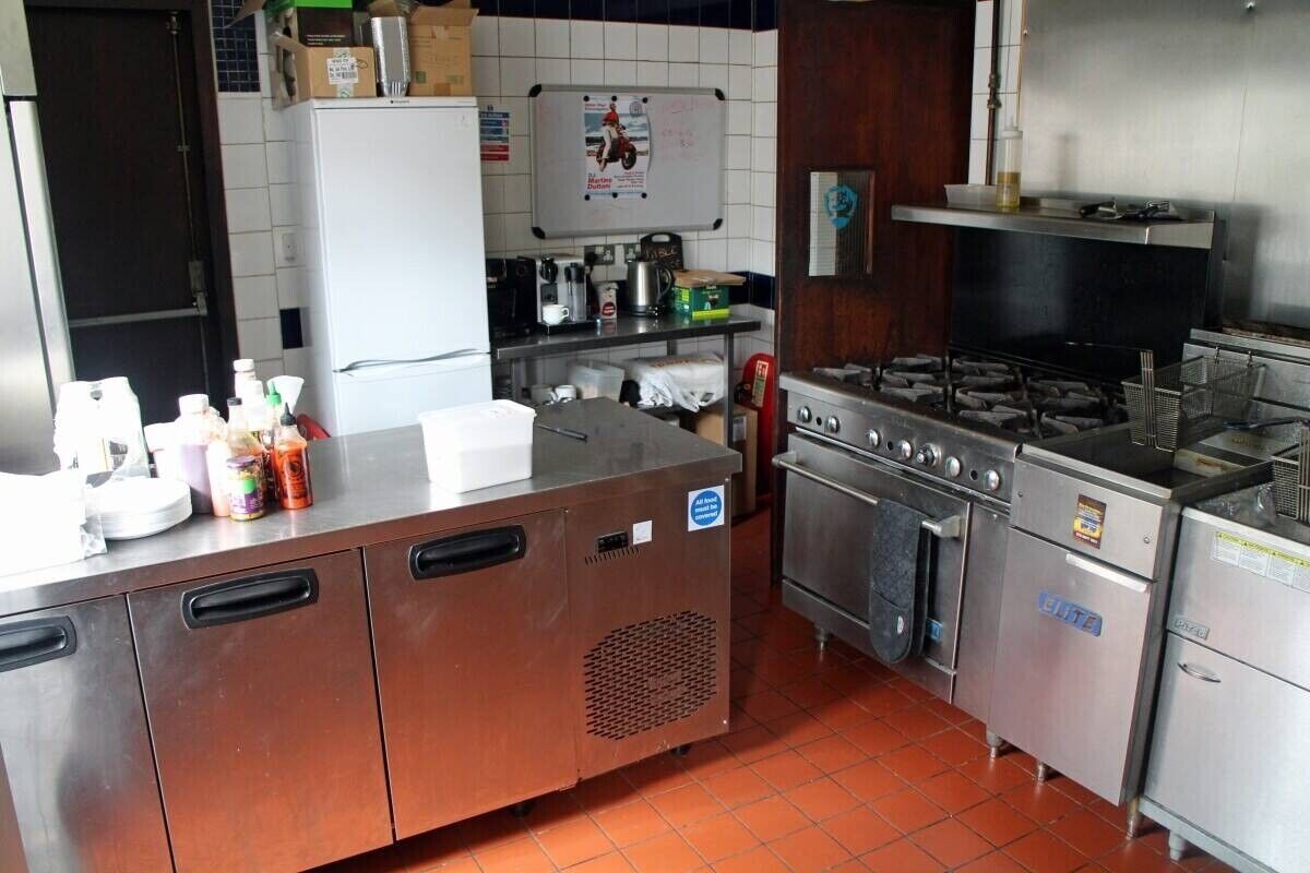 Characterful Property in Wigan Town Centre, Huge Potential with 8-bed Accommodation Photo 4