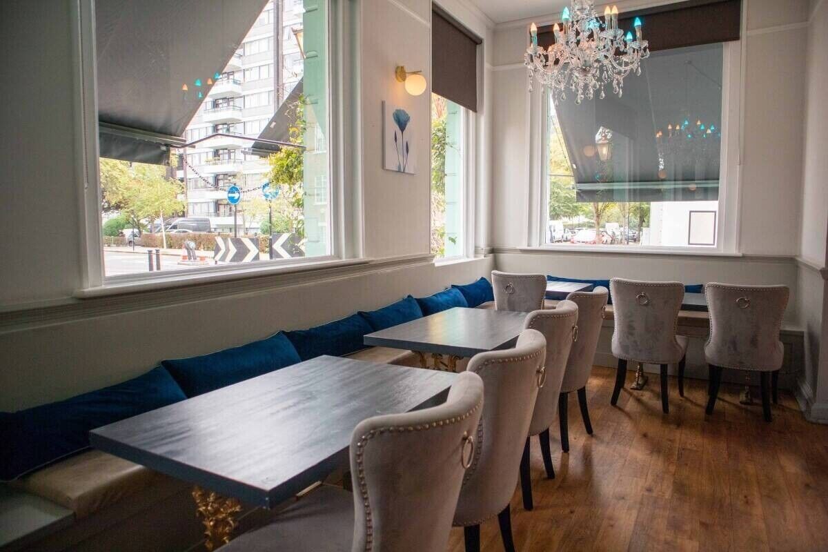 Prime London Gastropub and Hotel Freehold Opportunity for Sale Photo 4
