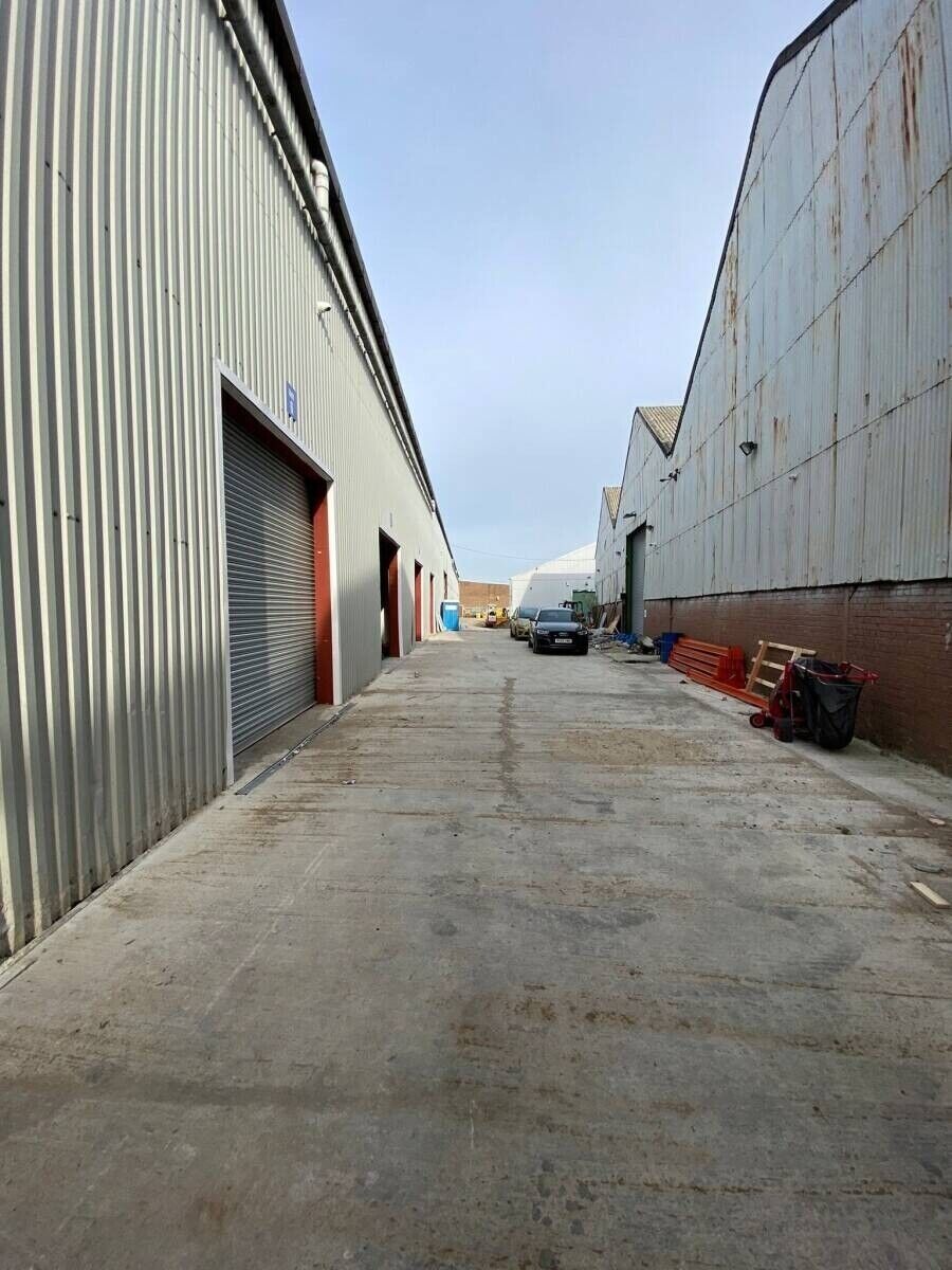 Flexible Lease Light Industrial Units in Belvedere, London, Ranging from 1500 to 3500 SQ FT Photo 4