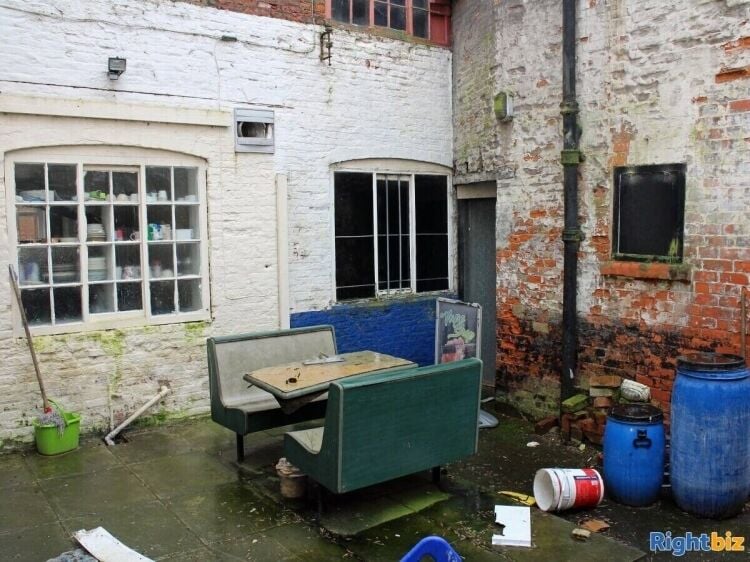 Grade II Listed Mixed Use Properties in Lincolnshire Town Centre, Auction on 28th April 2022 Photo 4