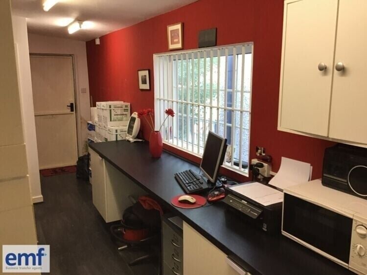 Prime Commercial Property in Tredegar with A1/A3 License, Ample Space & Parking Photo 4