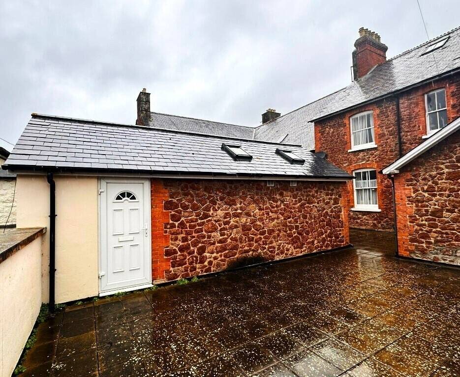 Prime Mixed-Use Investment Property in Resort Town, Minehead Somerset Photo 4