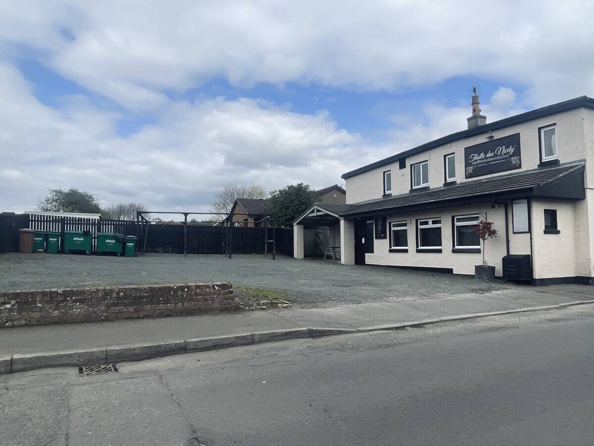 Former Fife Arms Hotel with Huge Potential - Restaurant, Bar, Letting Rooms and Owners' Accommodati Photo 4