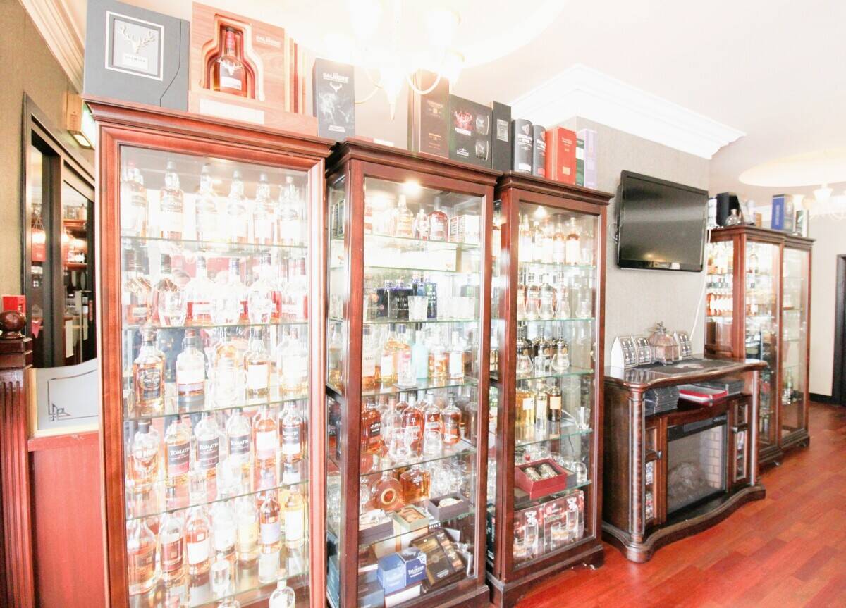Highly Popular Villa Hotel in Prime Hamilton Location Now on Sale Photo 4