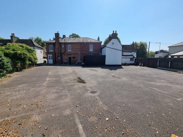 Spacious Mixed-Use Commercial Property in Great Baddow Essex Photo 4