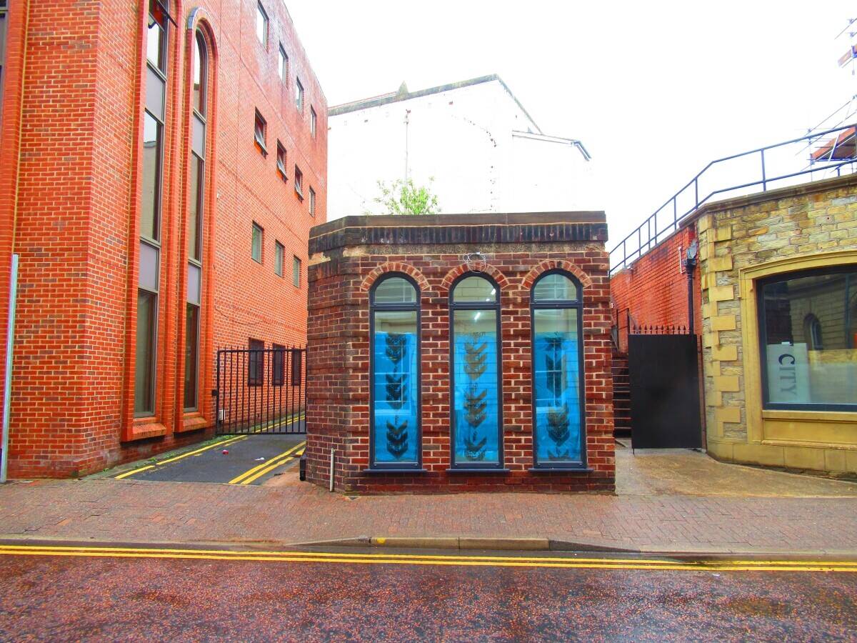 Main Road Property To Let in Blackburn Town Centre Photo 4