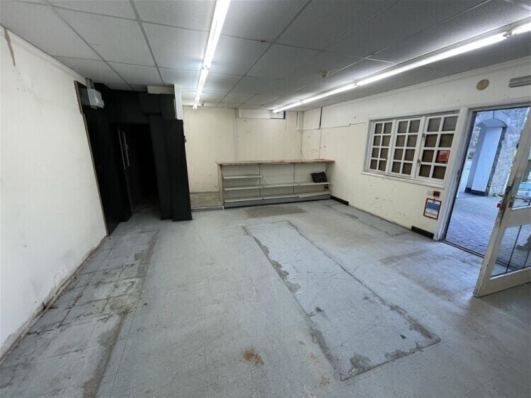 Prominent Retail Premises at Trago Mills To Let For Sale in Newton Abbot Photo 4