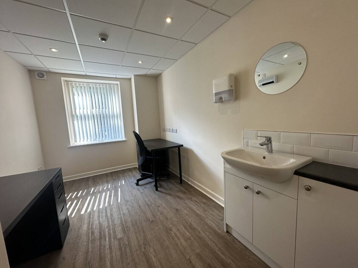 COMMERCIAL PROPERTY FOR SALE OR TO LET IN WHALEY BRIDGE, HIGH PEAK Photo 4