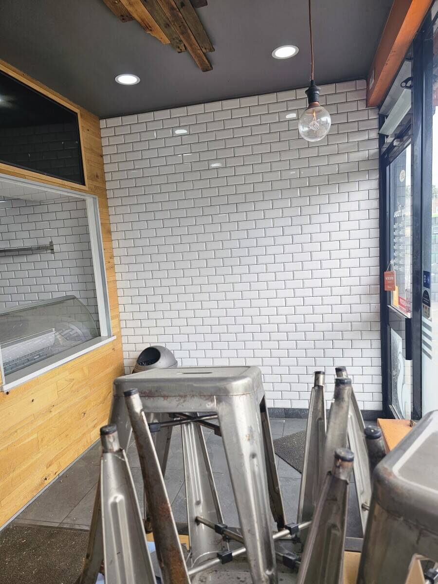 Prime Leeds Takeaway Property Available for Rent, Fully Equipped and Ready for Business Photo 4