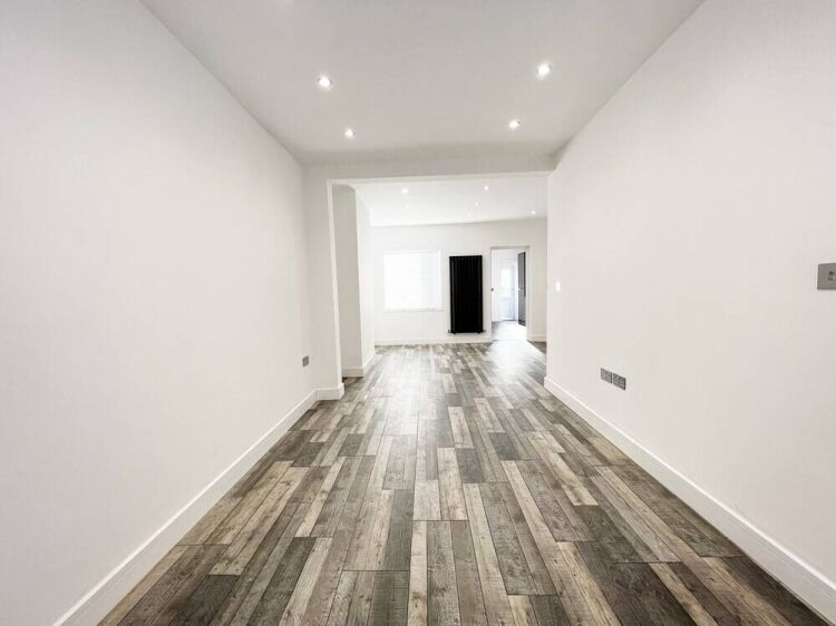 Modern 3-Bed Semi-Detached Property, Newly Renovated in Queniborough LE7 Photo 4