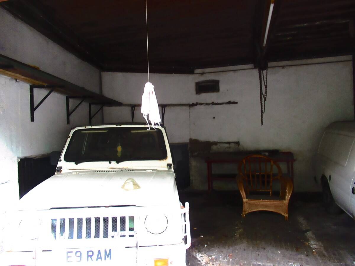 Renovation Ready Detached Property in Blackburn's Heart Photo 4