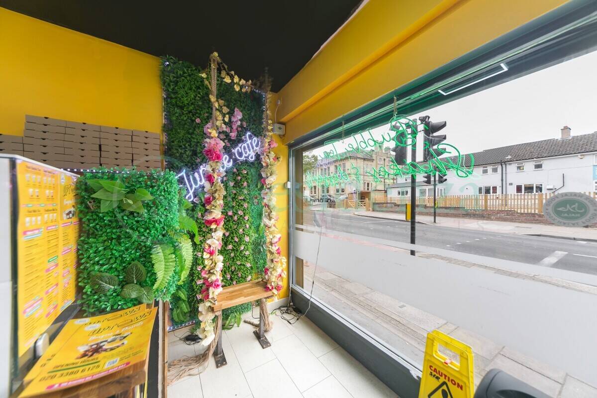Refurbished Class E Burger and Dessert Business for Sale in Annerley, SE20 Photo 4