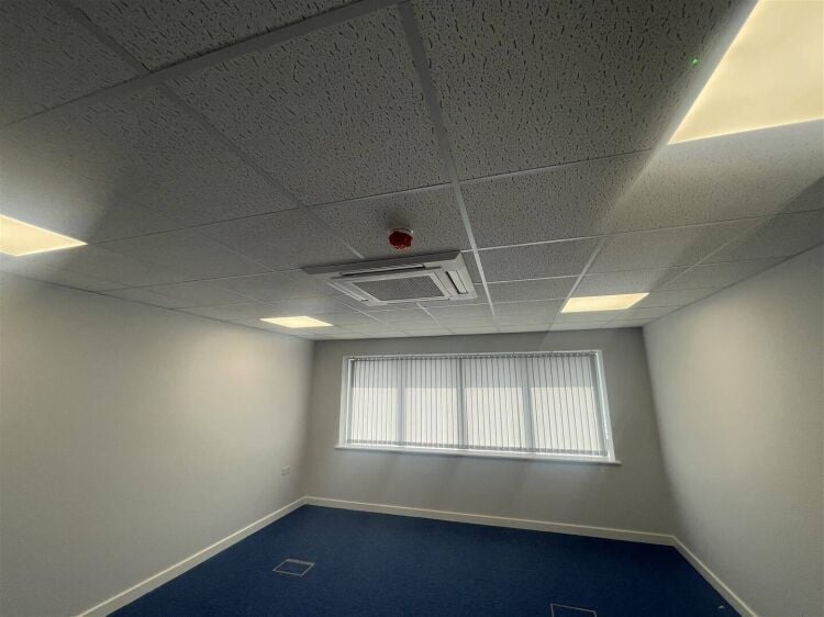Immediate Occupation: Newly Renovated Luxury Offices on Kingsbury Road, London in Jubilee Centre Photo 4