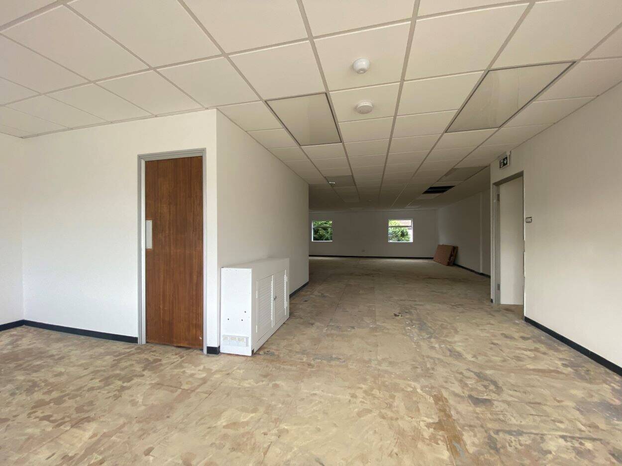 Two-Storey Mid-Terrace Virtual Freehold Office/Industrial Space in Reading, Caversham Photo 3