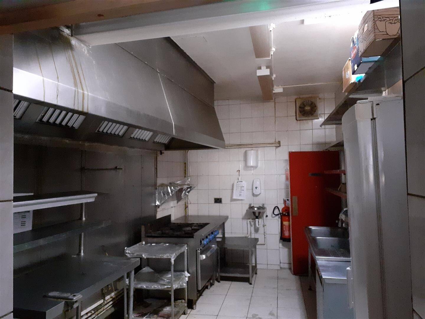 Unique Freehold Commercial Property with Large 4-Bedroom Duplex in Stanmore, HA7 Photo 4