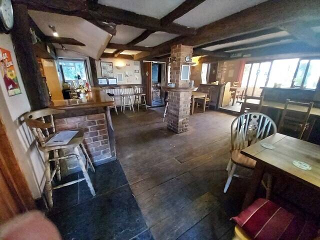 Charming Gloucestershire Pub & Restaurant with Lakeside Gardens and Owners Accommodation For Sale Photo 4