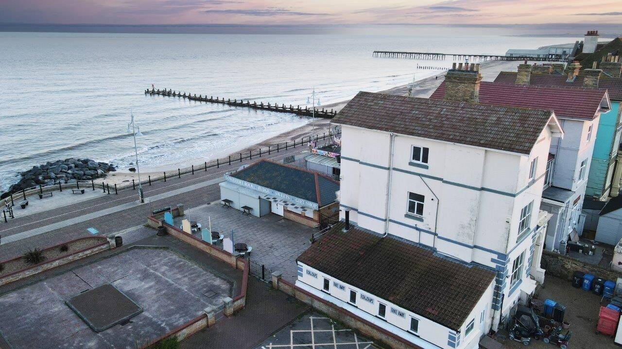 Prime Seaside Investment Opportunity, Residential/Commercial Property in Lowestoft Photo 4