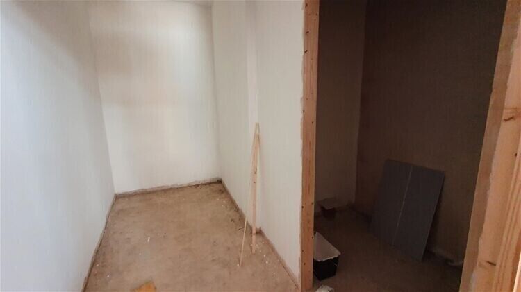 Prime Retail Space Available in Teignmouth - Newly Renovated, High Foot Traffic Location Photo 4