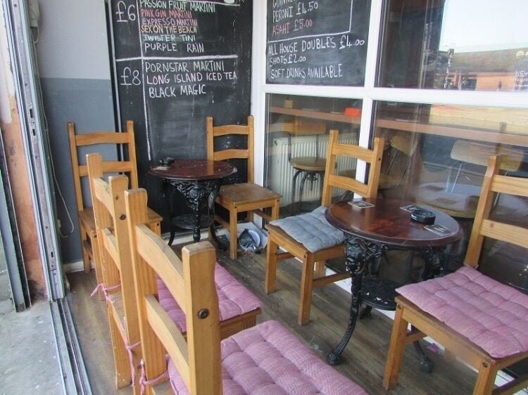 Prime Location, Highly Popular Free of Tie Bar in Bolton Manchester for Sale Photo 4